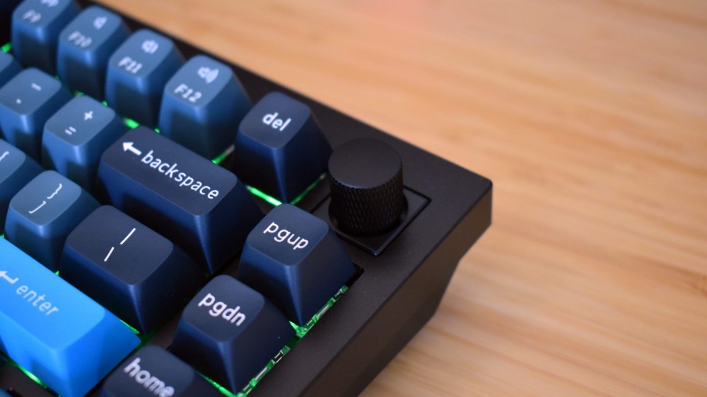 Keychron Q1 Pro keyboard volume knob and top right corner